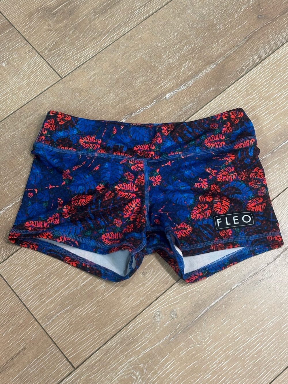 FLEO High Rise Booty Shorts Tropical Leaf Print Blue Red Gym Shorts Size Small